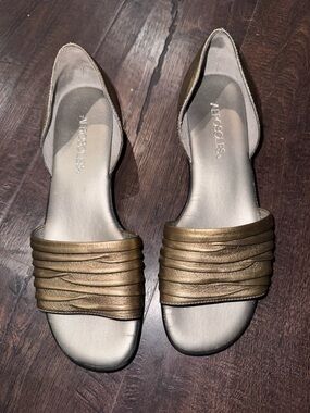 AEROSOLES Metallic Gold Ruched Open-Toe Sandals
